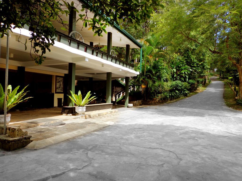 Brookside Resort By Earl'S Kandy Esterno foto
