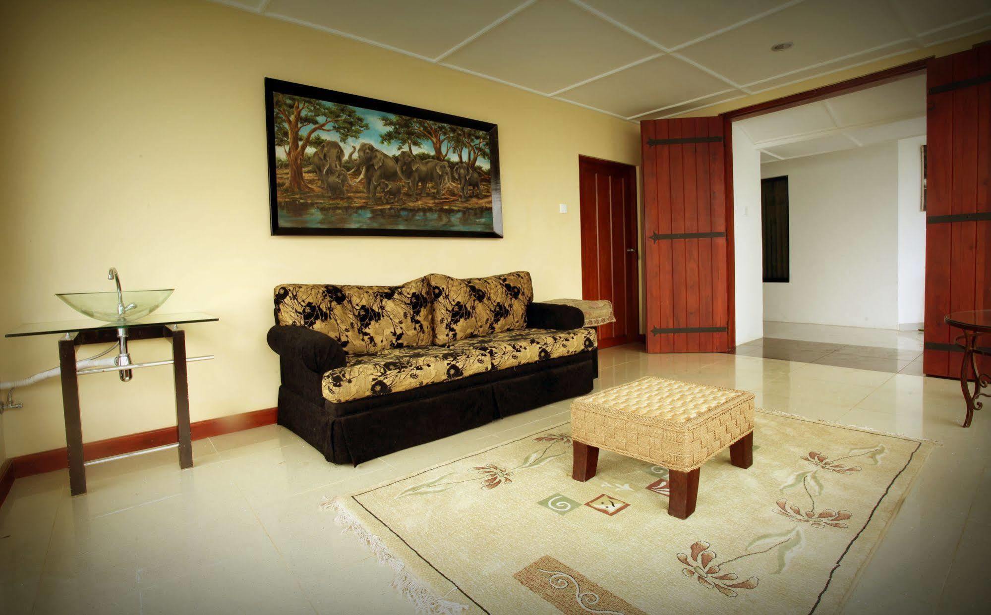 Brookside Resort By Earl'S Kandy Esterno foto