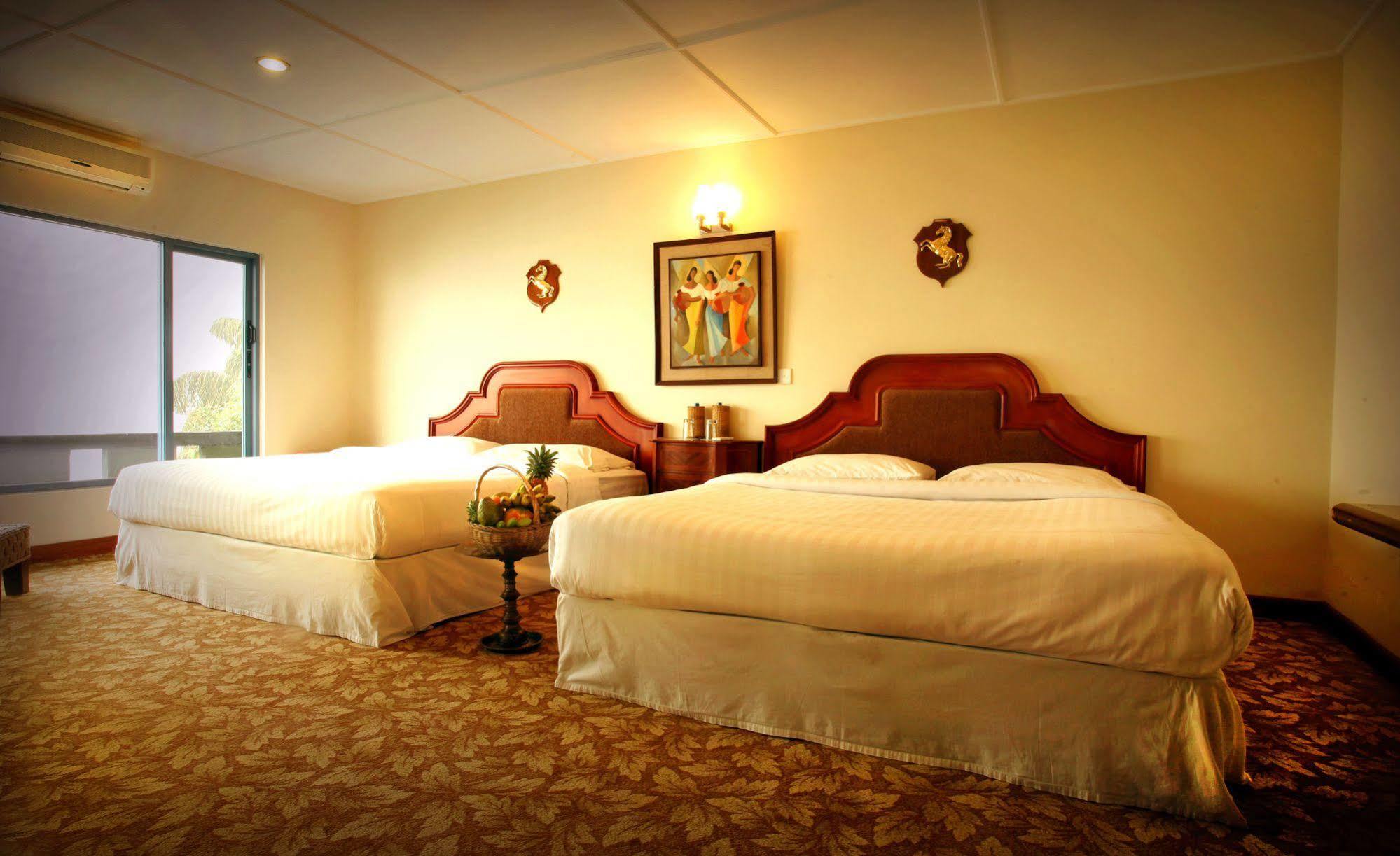 Brookside Resort By Earl'S Kandy Esterno foto
