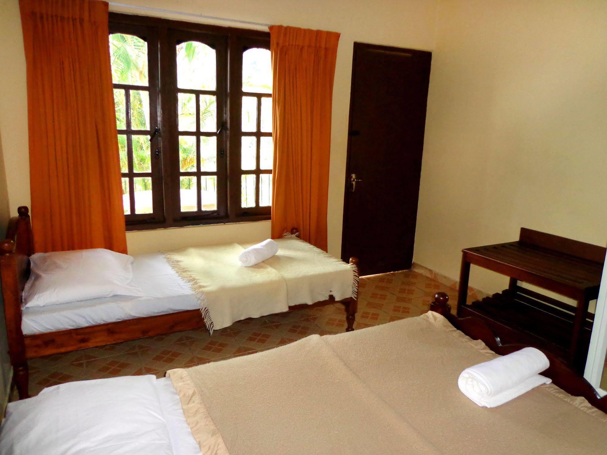 Brookside Resort By Earl'S Kandy Esterno foto