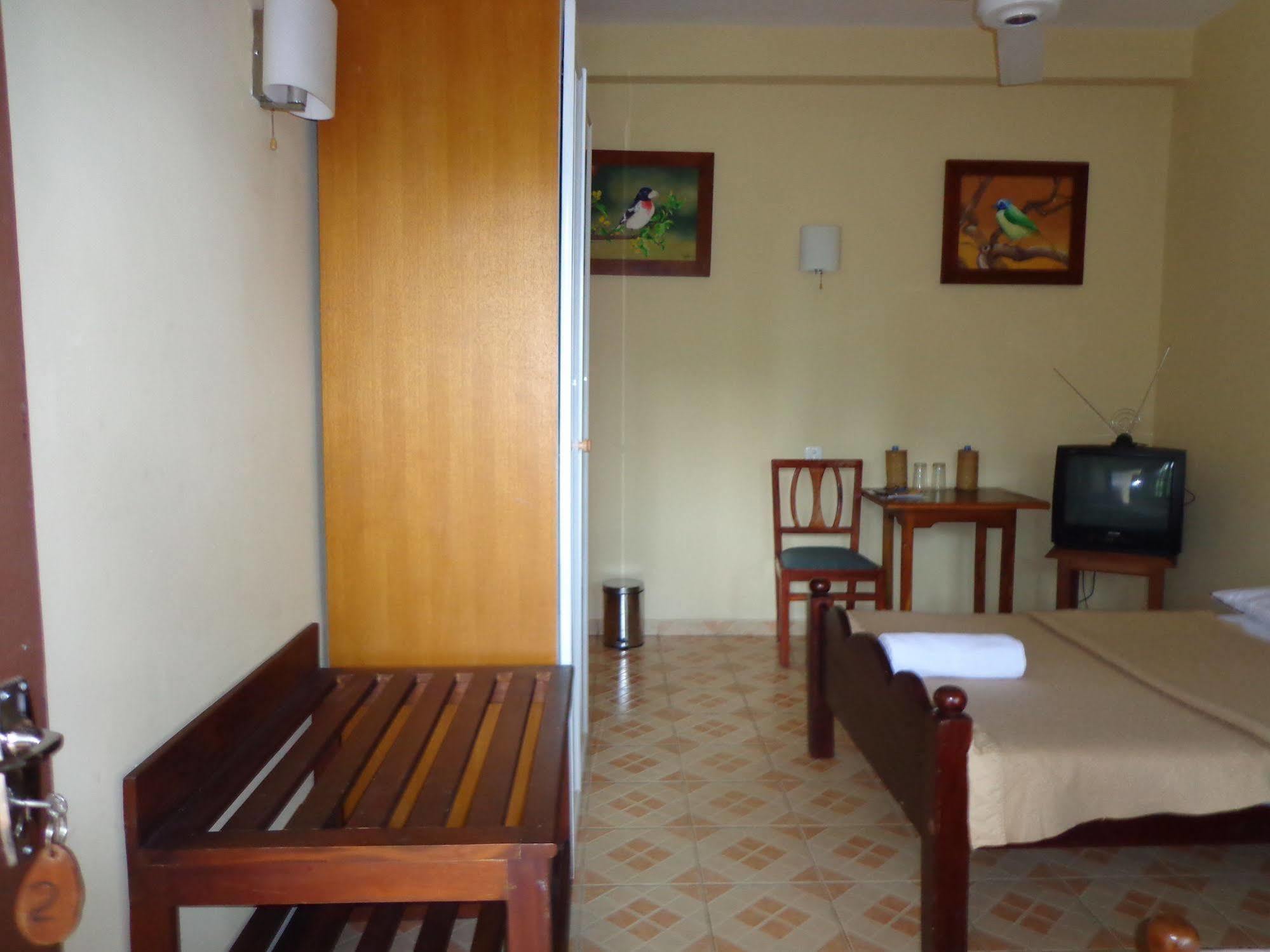 Brookside Resort By Earl'S Kandy Esterno foto