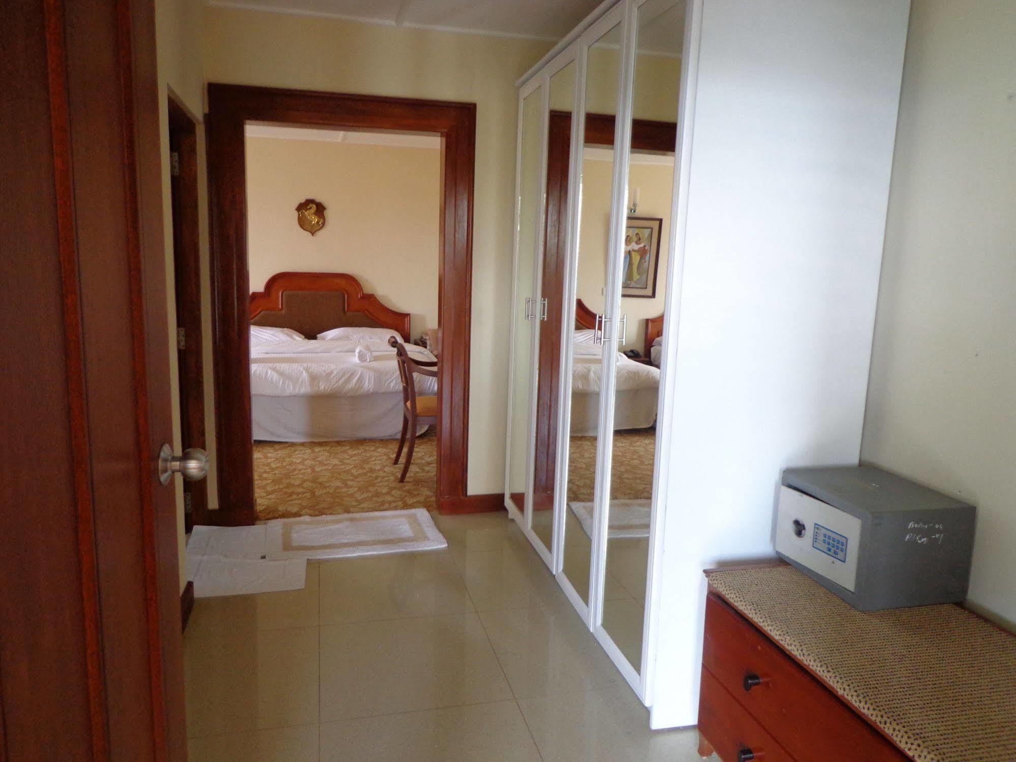 Brookside Resort By Earl'S Kandy Esterno foto