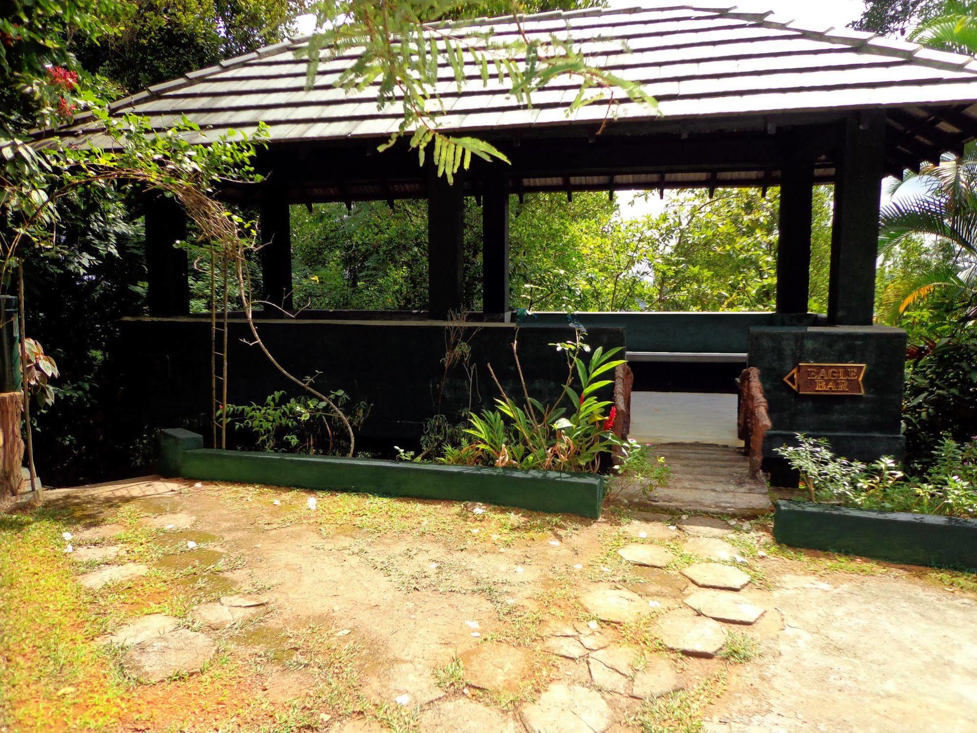 Brookside Resort By Earl'S Kandy Esterno foto