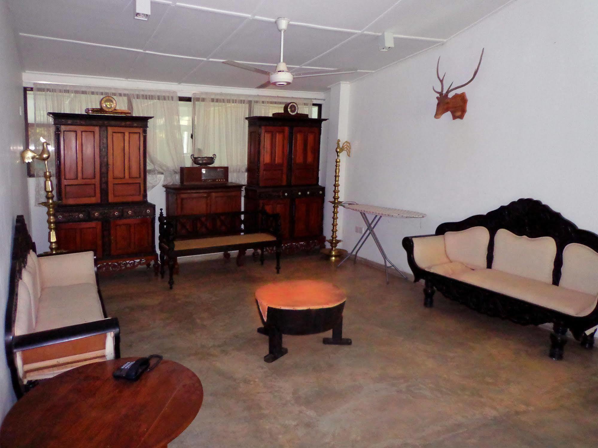 Brookside Resort By Earl'S Kandy Esterno foto