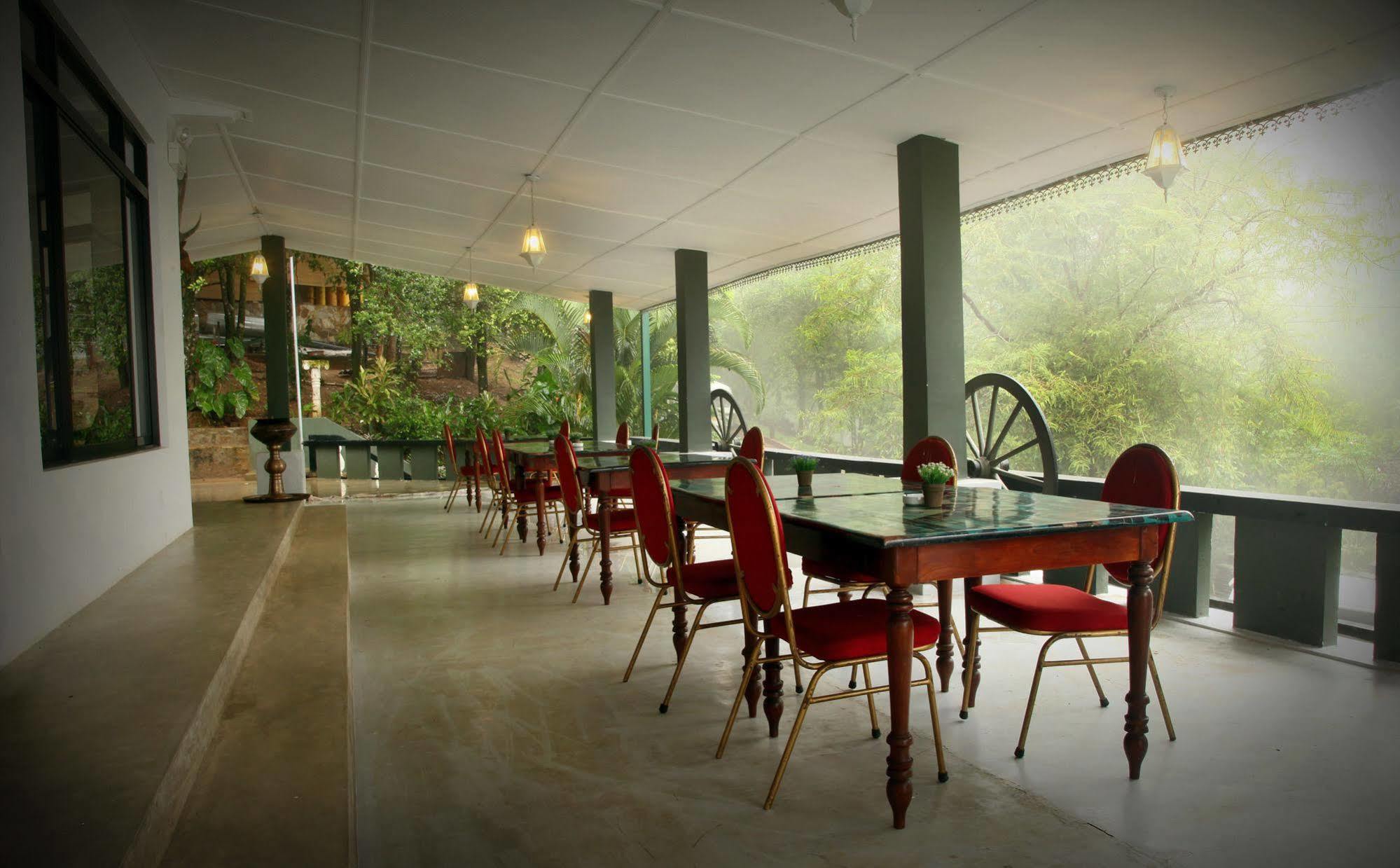 Brookside Resort By Earl'S Kandy Esterno foto